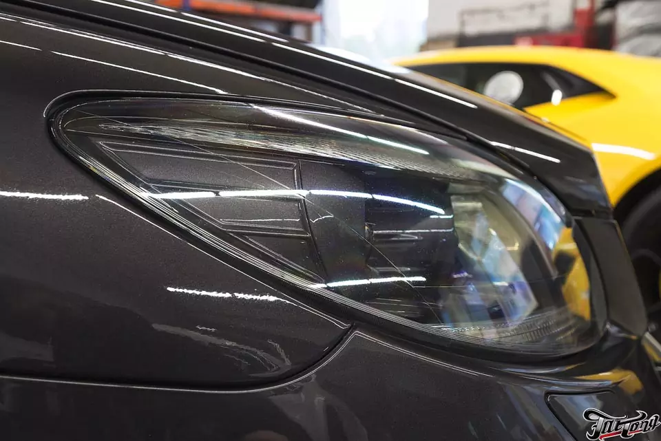 Mercedes CL. Окрас масок фар и изготовление динамического поворотника. Порошковый окрас дисков. Окрас суппортов.
